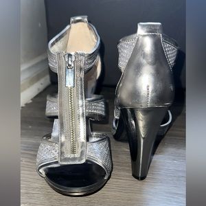 Micheal kors heels perfect for new years size 8